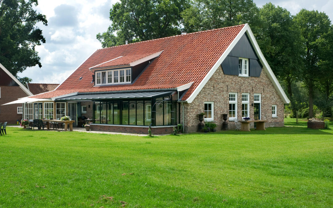 Woonboerderij met diverse bijgebouwen in Boekelo