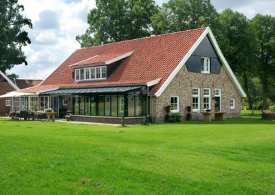 Woonboerderij met diverse bijgebouwen in Boekelo