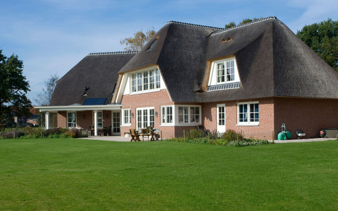 Rietgedekte villa met klassiek karakter in Enschede